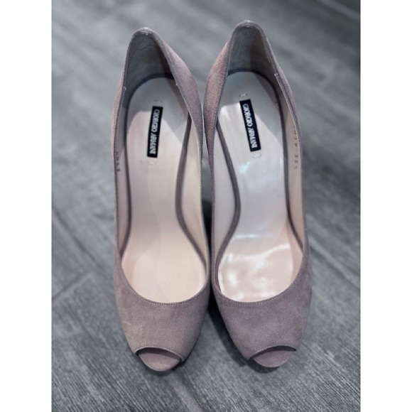 Giorgio Armani Tan Suede Heels Pumps Womens 35.5 US size 5 Made In Italy X1GO19 - Picture 2 of 8